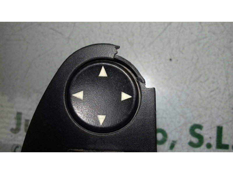 Recambio de mando elevalunas delantero izquierdo para bmw serie 5 berlina (e39) 525d referencia OEM IAM 6904306  