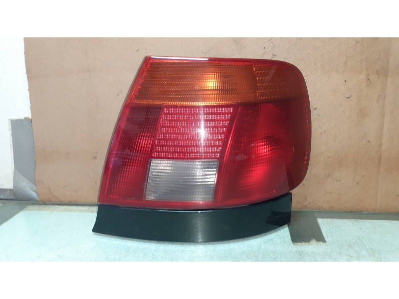 Recambio de piloto trasero derecho para audi a4 berlina (b5) 1.8 referencia OEM IAM 8D0945096  