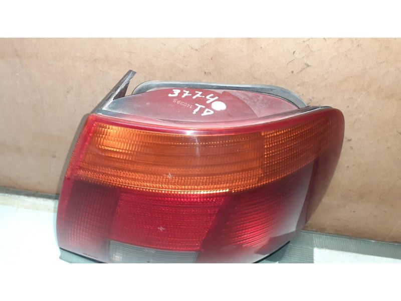 Recambio de piloto trasero derecho para audi a4 berlina (b5) 1.8 referencia OEM IAM 8D0945096  