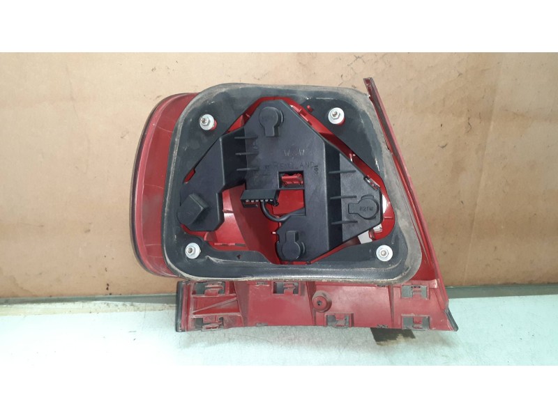 Recambio de piloto trasero derecho para audi a4 berlina (b5) 1.8 referencia OEM IAM 8D0945096  