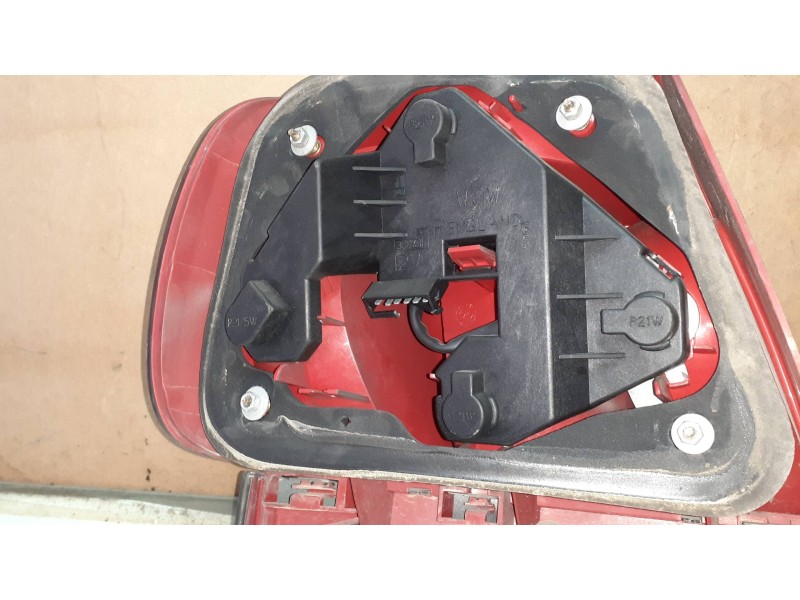 Recambio de piloto trasero derecho para audi a4 berlina (b5) 1.8 referencia OEM IAM 8D0945096  