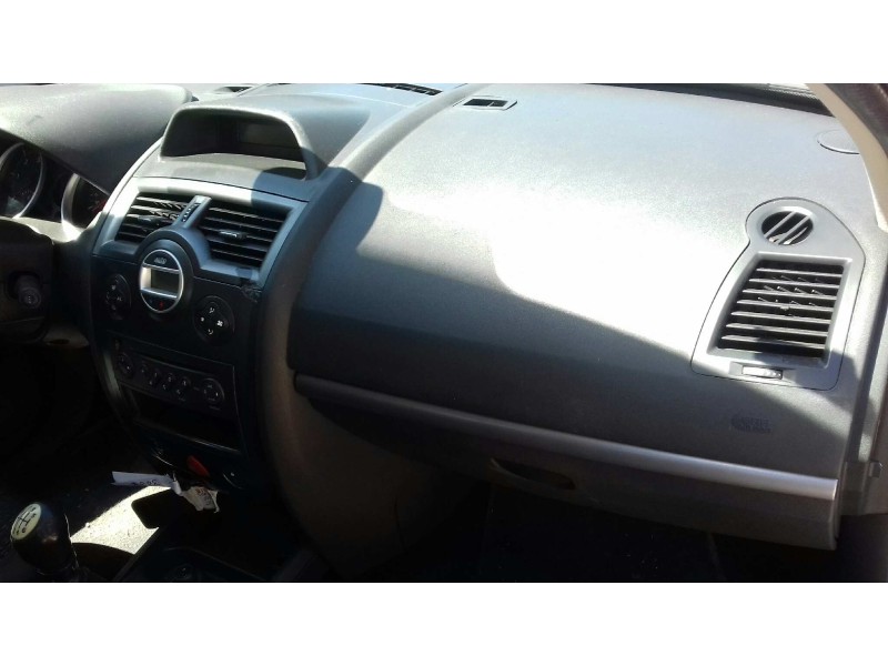 renault megane ii classic berlina del año 2006