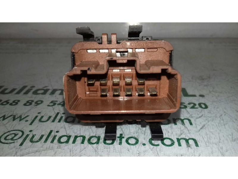 Recambio de mando elevalunas delantero izquierdo para renault scenic ii referencia OEM IAM 315050A  MARRON