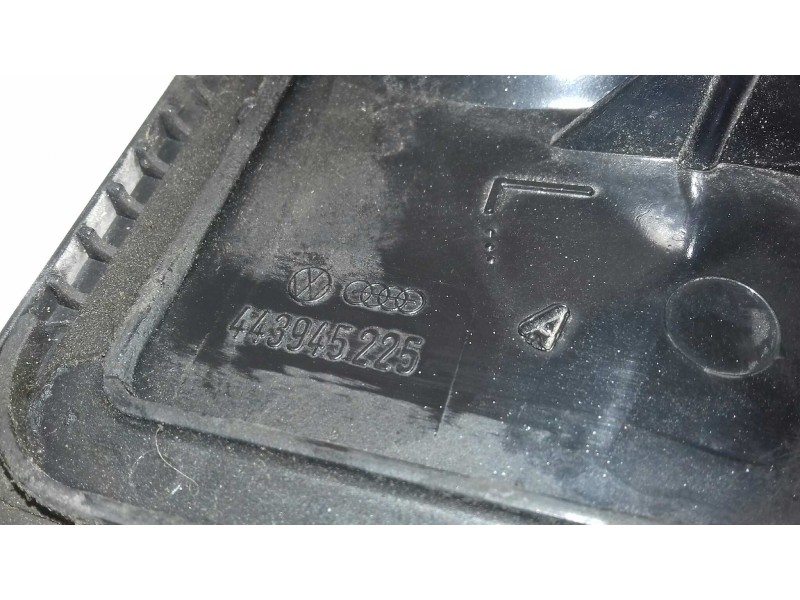 Recambio de piloto trasero izquierdo interior para audi 100 berlina (443) referencia OEM IAM 443945225  INT-MALETERO