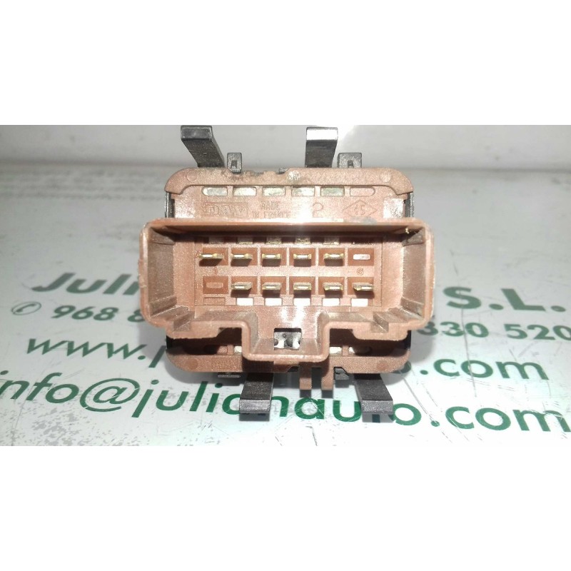 Recambio de mando elevalunas delantero izquierdo para renault megane ii berlina 5p authentique referencia OEM IAM 315040A  MARRO