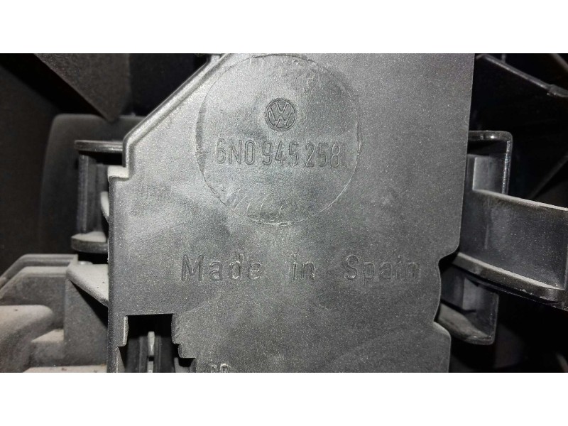 Recambio de piloto trasero derecho para volkswagen polo berlina (6n1) 1.4 16v referencia OEM IAM 6N0945096B  