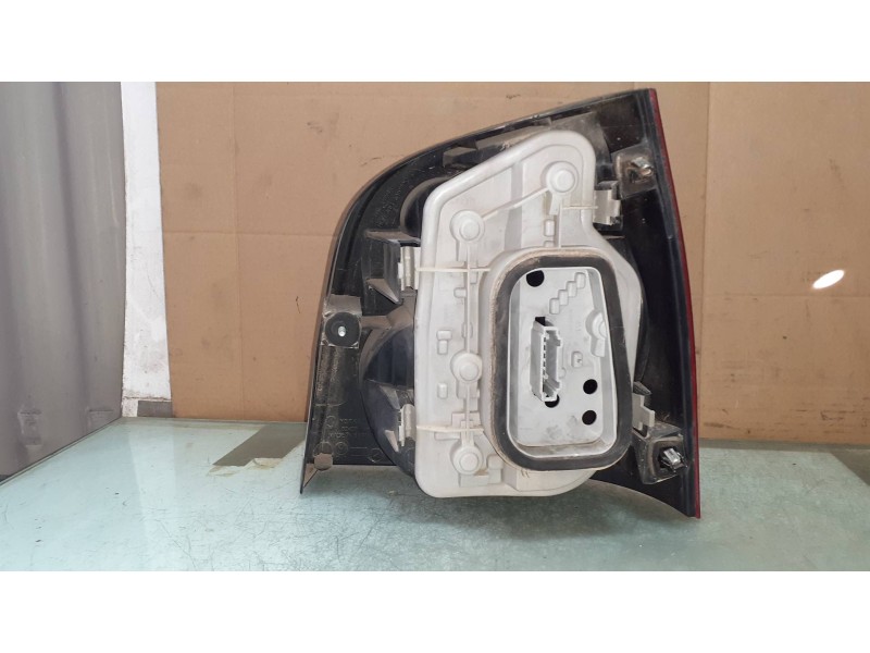 Recambio de piloto trasero izquierdo para volkswagen polo (9n1) conceptline referencia OEM IAM 6Q6945257A  