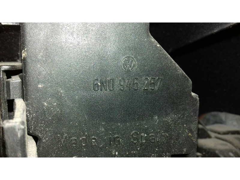 Recambio de piloto trasero izquierdo para volkswagen polo berlina (6n1) básico referencia OEM IAM 6N0945095  