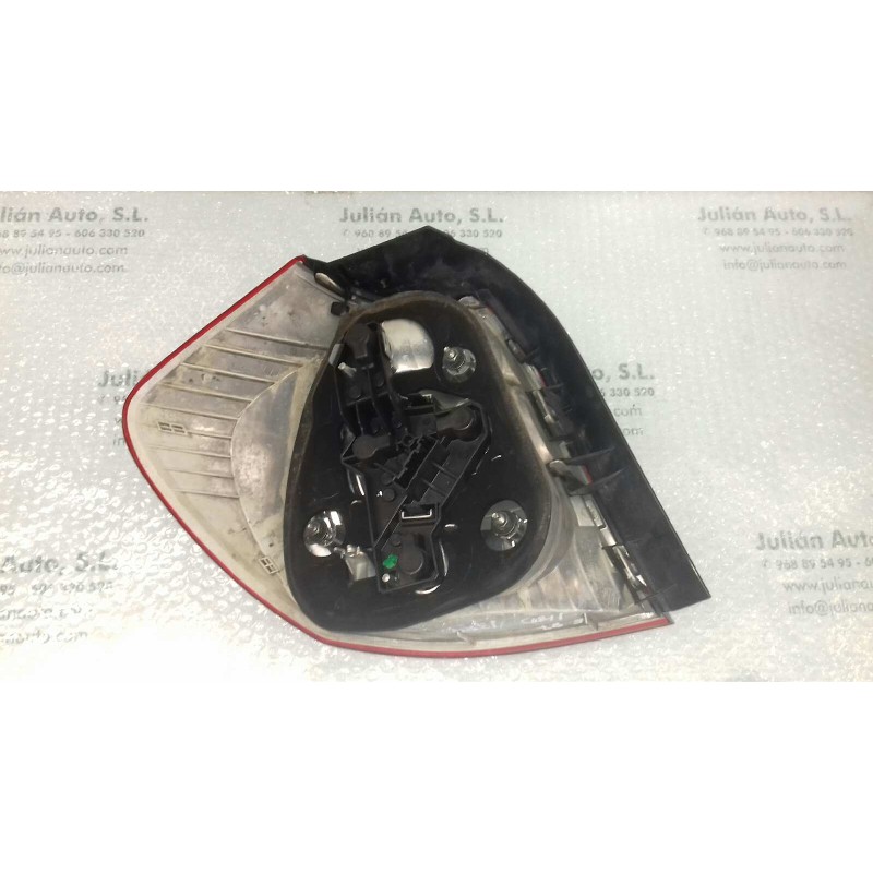 Recambio de piloto trasero derecho para bmw serie 1 berlina (e81/e87) 118d referencia OEM IAM 632450209 246044 VALEO