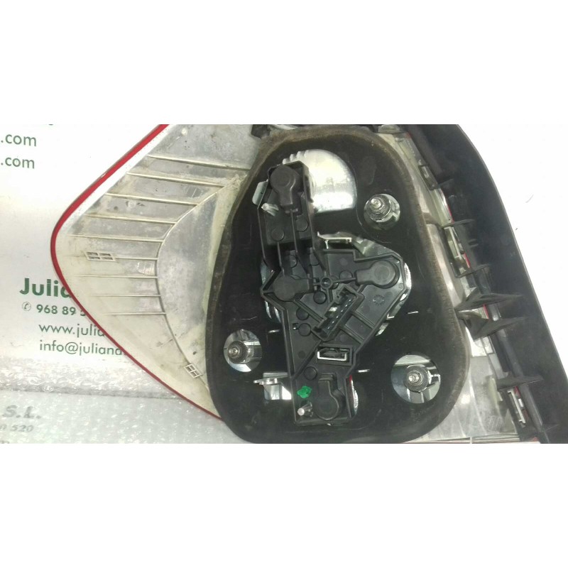 Recambio de piloto trasero derecho para bmw serie 1 berlina (e81/e87) 118d referencia OEM IAM 632450209 246044 VALEO