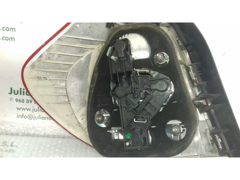 Recambio de piloto trasero derecho para bmw serie 1 berlina (e81/e87) 118d referencia OEM IAM 632450209 246044 VALEO