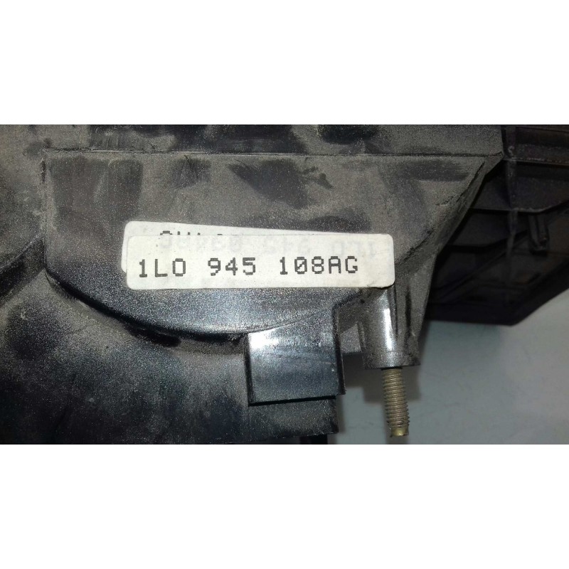 Recambio de piloto trasero derecho interior para seat toledo (1l) base referencia OEM IAM 1L0945108AG  INT-PORTON