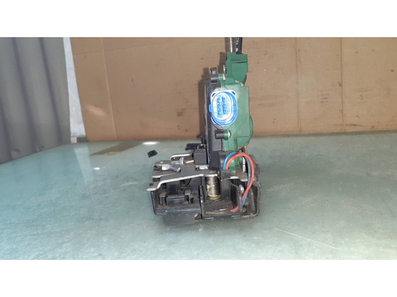 Recambio de cerradura puerta trasera derecha para volkswagen polo (9n1) conceptline referencia OEM IAM 3B4839016AG Y3B4839016AG 