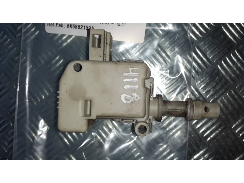 Recambio de motor cierre centralizado porton para seat ibiza (6k1) select referencia OEM IAM 6K6862159A  3B0959781