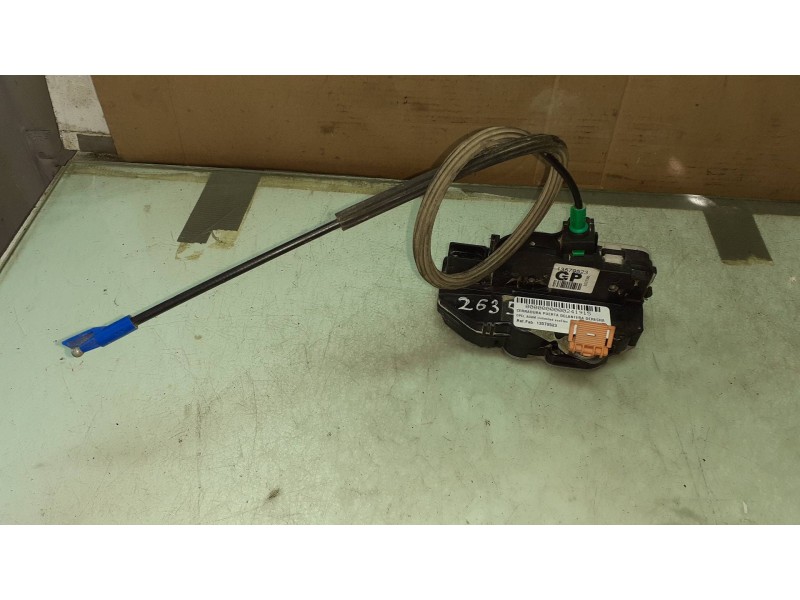 Recambio de cerradura puerta delantera derecha para opel adam unlimited ecoflex referencia OEM IAM 13579523  3027086