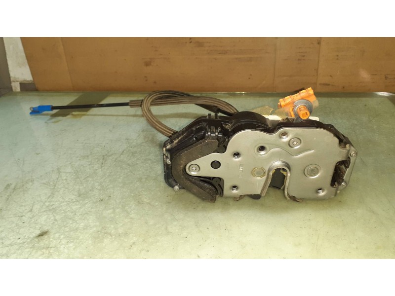 Recambio de cerradura puerta delantera derecha para opel adam unlimited ecoflex referencia OEM IAM 13579523  3027086