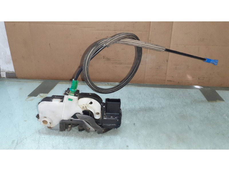 Recambio de cerradura puerta delantera derecha para opel adam unlimited ecoflex referencia OEM IAM 13579523  3027086