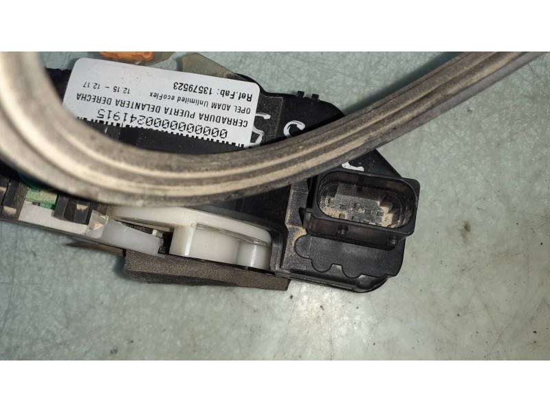 Recambio de cerradura puerta delantera derecha para opel adam unlimited ecoflex referencia OEM IAM 13579523  3027086