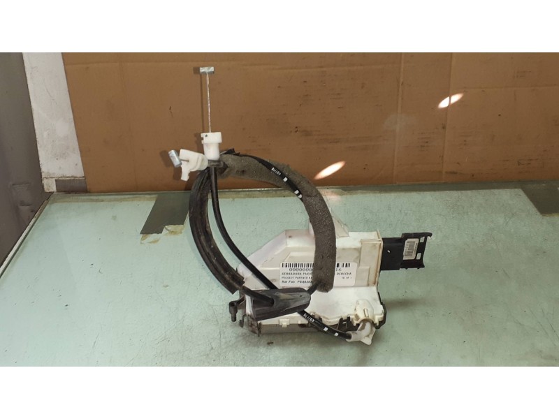 Recambio de cerradura puerta delantera derecha para peugeot partner kasten confort l1 referencia OEM IAM PSA828405 A01535 A01851