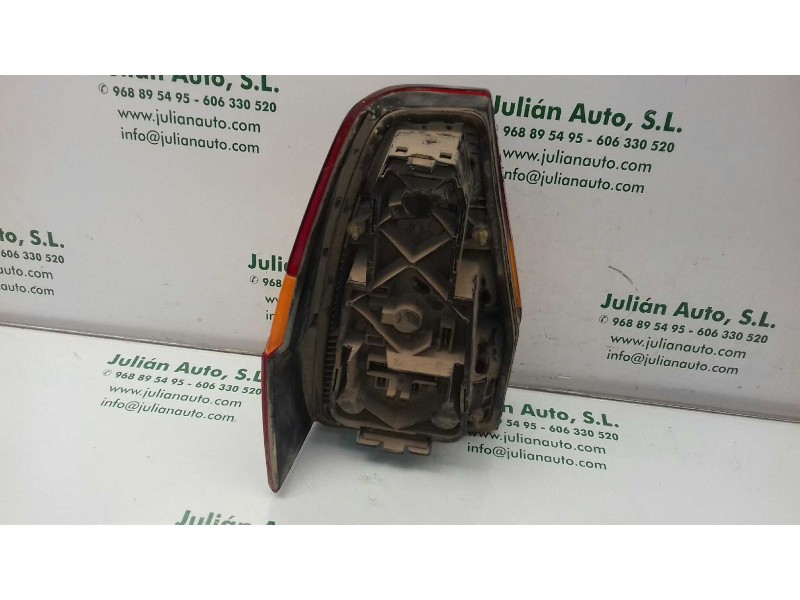 Recambio de piloto trasero derecho para volkswagen passat (321/323/331) referencia OEM IAM 321945112J  EXT-ALETA
