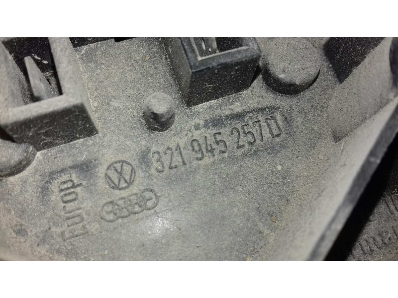 Recambio de piloto trasero derecho para volkswagen passat (321/323/331) referencia OEM IAM 321945112J  EXT-ALETA