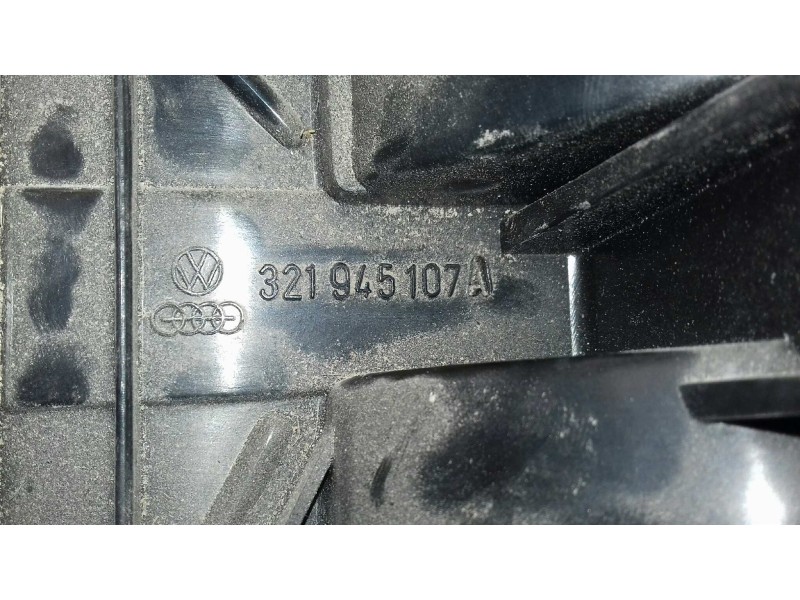 Recambio de piloto trasero izquierdo interior para volkswagen passat (321/323/331) referencia OEM IAM 321945107A  INT-PORTON