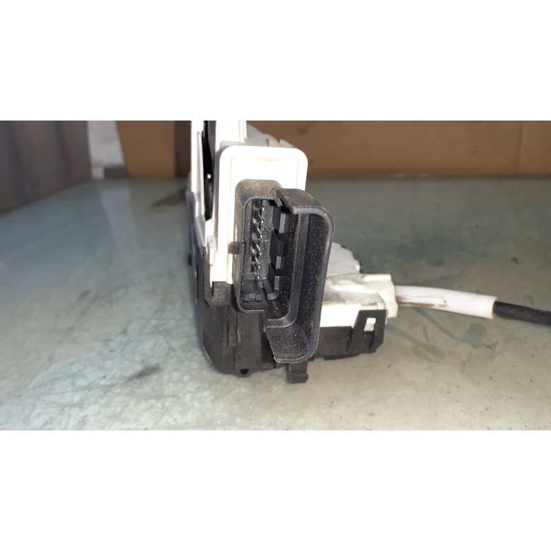 Recambio de cerradura puerta trasera izquierda para peugeot partner kasten confort l1 referencia OEM IAM PSA828406 A02923 A01453