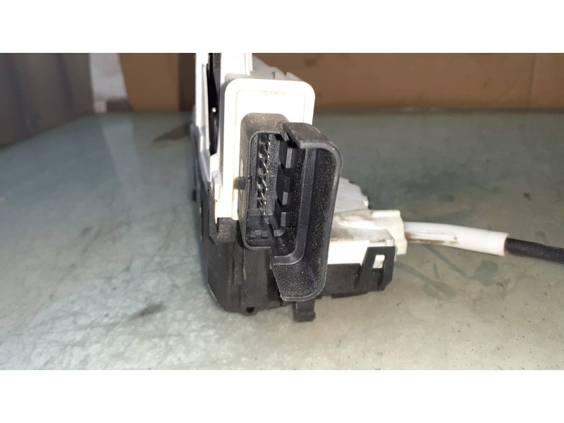 Recambio de cerradura puerta trasera izquierda para peugeot partner kasten confort l1 referencia OEM IAM PSA828406 A02923 A01453