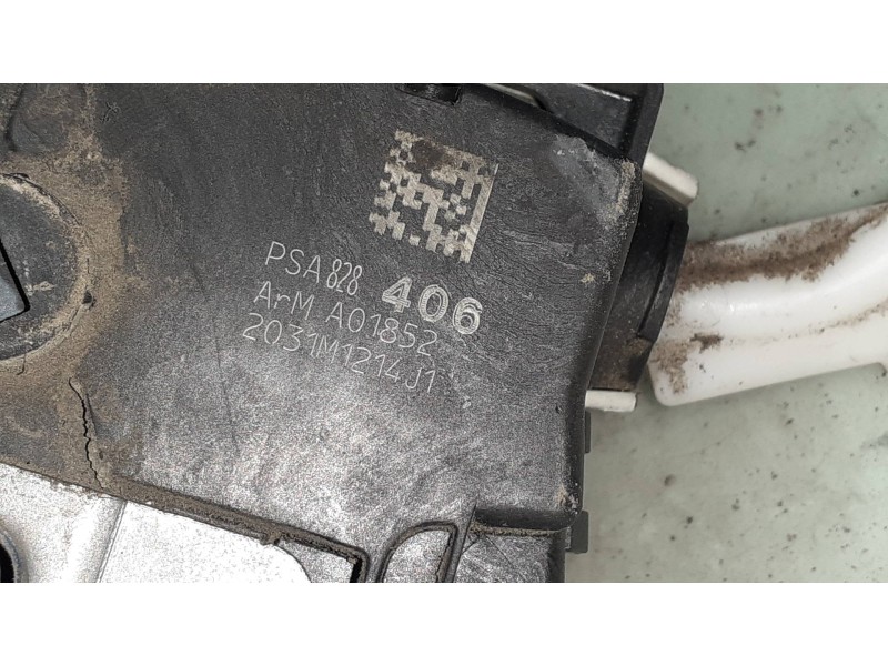 Recambio de cerradura puerta trasera izquierda para peugeot partner kasten confort l1 referencia OEM IAM PSA828406 A02923 A01453