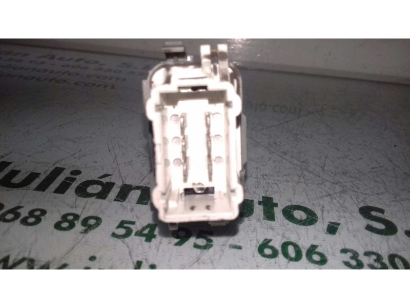 Recambio de mando elevalunas trasero izquierdo para renault scenic ii referencia OEM IAM 2808202 3 + 3 PINES BLANCO