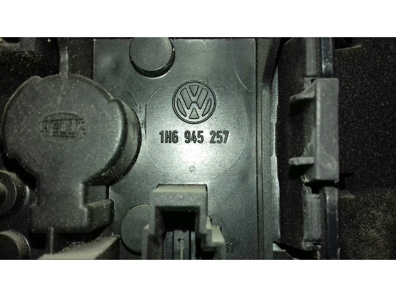 Recambio de piloto trasero derecho para volkswagen golf iii berlina (1h1) gti referencia OEM IAM 1H6945112B  
