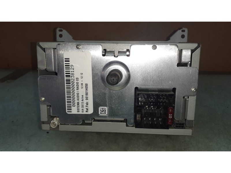 Recambio de sistema audio / radio cd para kia cee´d active referencia OEM IAM 961601H050 40336546AA 40241588AB