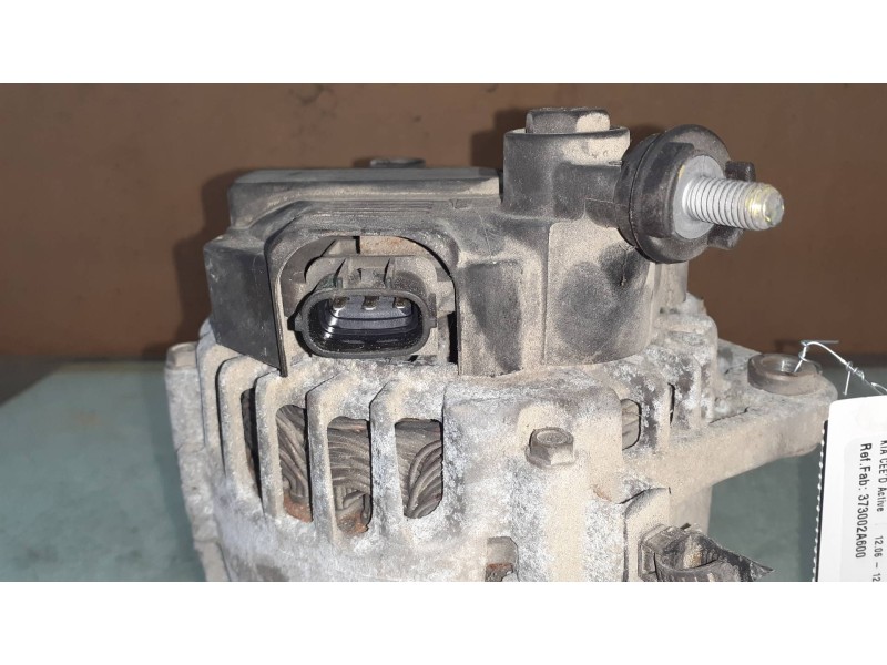 Recambio de alternador para kia cee´d active referencia OEM IAM 373002A600 VALEO 120A