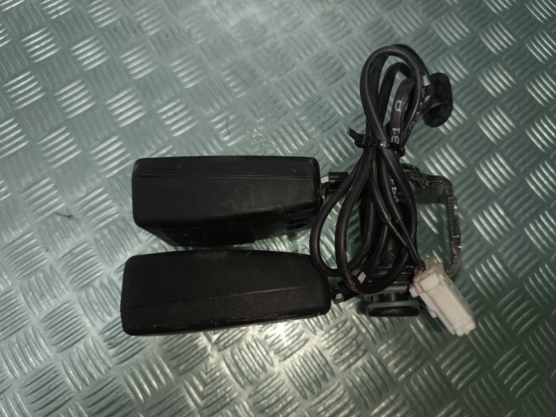 Recambio de cinturon seguridad trasero derecho para peugeot 308 style referencia OEM IAM 98063975XX 34167422E ANCLAJE CINTURON