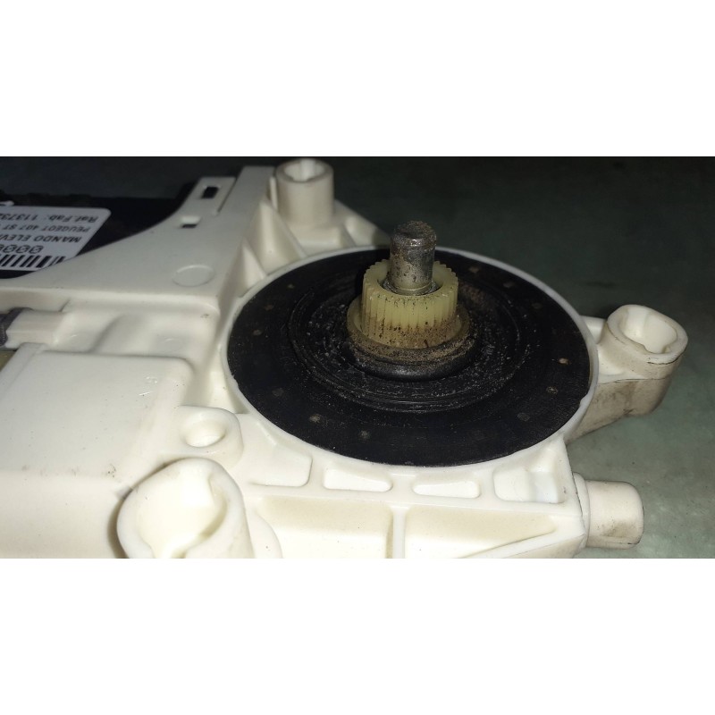 Recambio de motor elevalunas delantero derecho para peugeot 407 st confort referencia OEM IAM 1137328127 994651102 BOSCH