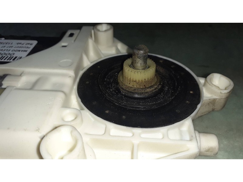 Recambio de motor elevalunas delantero derecho para peugeot 407 st confort referencia OEM IAM 1137328127 994651102 BOSCH