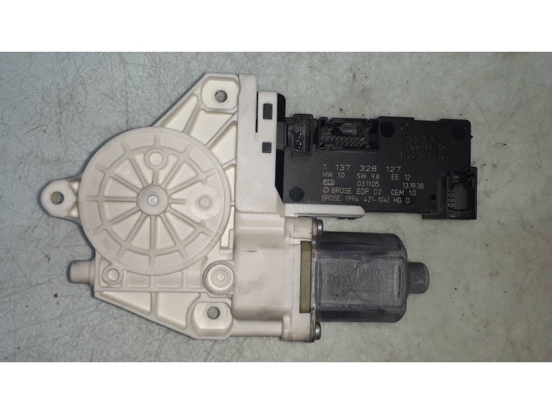 Recambio de motor elevalunas delantero derecho para peugeot 407 st confort referencia OEM IAM 1137328127 994651102 BOSCH