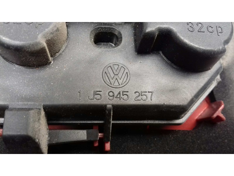 Recambio de piloto trasero izquierdo para volkswagen bora berlina (1j2) conceptline referencia OEM IAM 1J5945111AA  