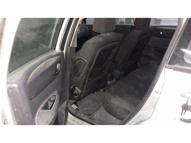 citroen c4 berlina del año 2004