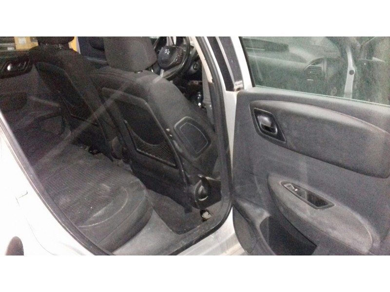 citroen c4 berlina del año 2004