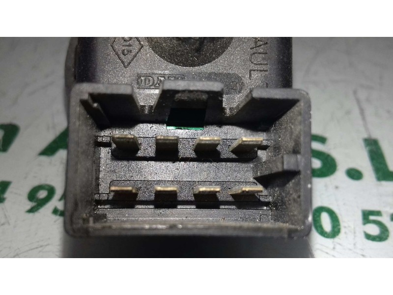 Recambio de mando retrovisor para dacia sandero ambiance referencia OEM IAM 8200002442B 4 + 4 PINES NEGRO