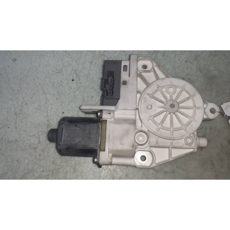 Recambio de motor elevalunas trasero derecho para peugeot 407 st confort referencia OEM IAM 994650102 0130822200 BOSCH