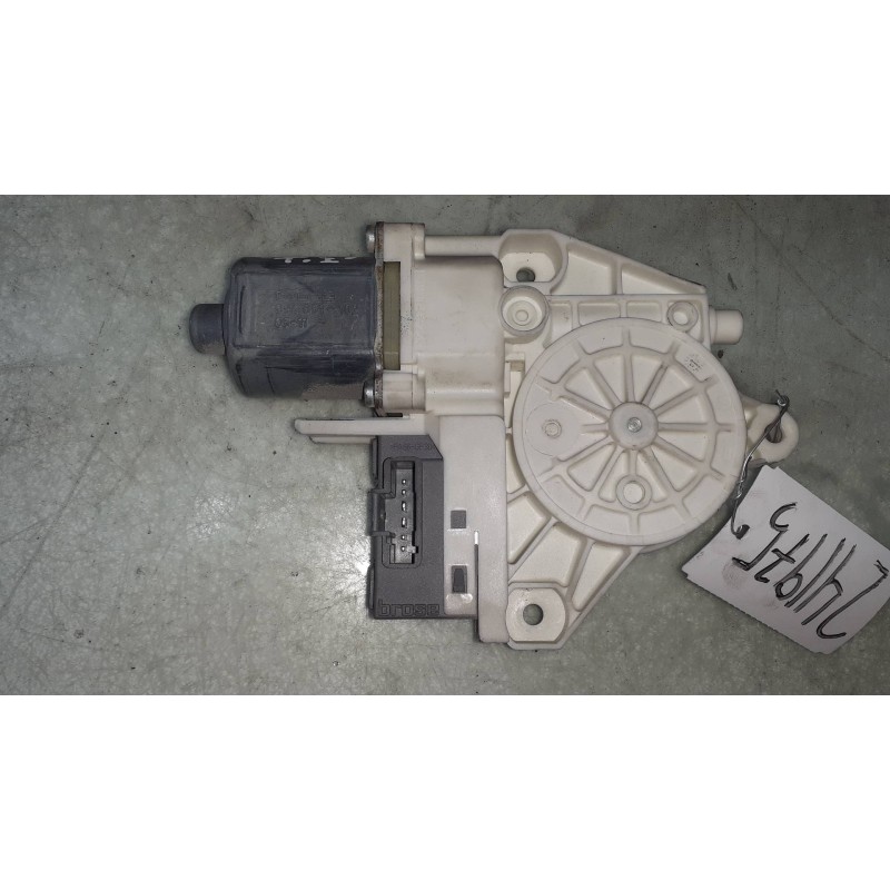 Recambio de motor elevalunas trasero izquierdo para peugeot 407 st confort referencia OEM IAM 994651102 0130822201 BOSCH