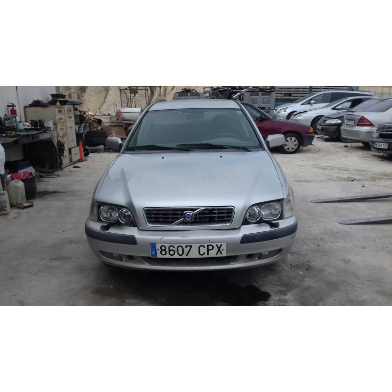 volvo v40 familiar del año 2003