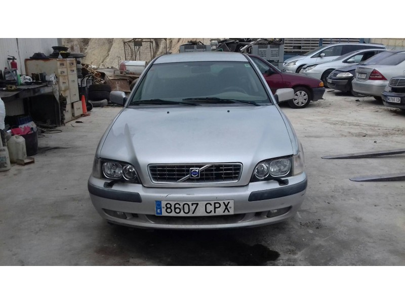 volvo v40 familiar del año 2003