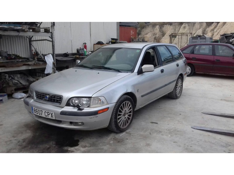 volvo v40 familiar del año 2003