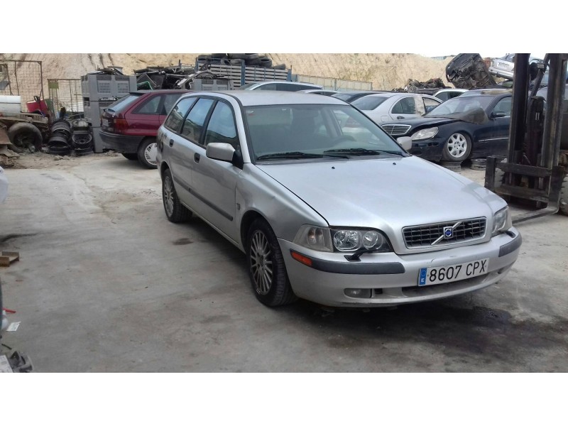 volvo v40 familiar del año 2003