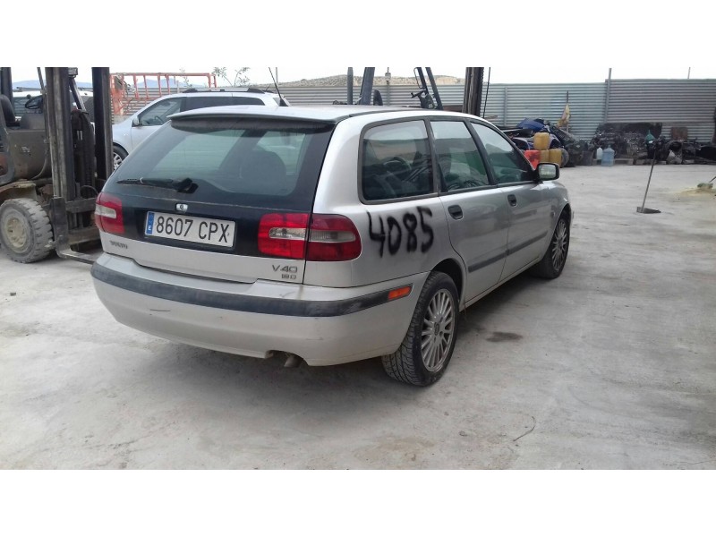 volvo v40 familiar del año 2003