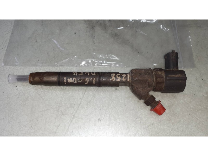 Recambio de inyector para kia soul burner referencia OEM IAM 338002A900  