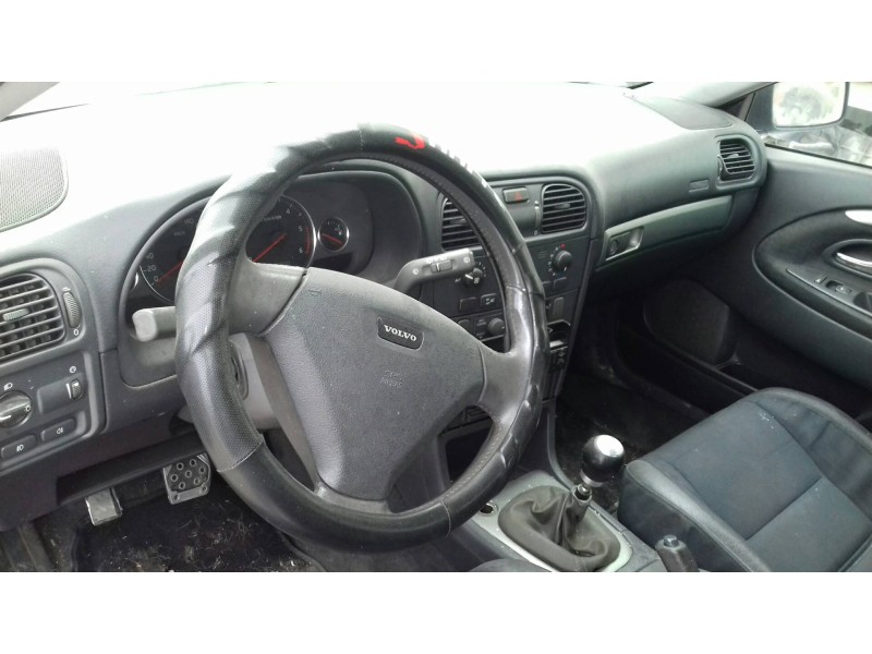 volvo v40 familiar del año 2003